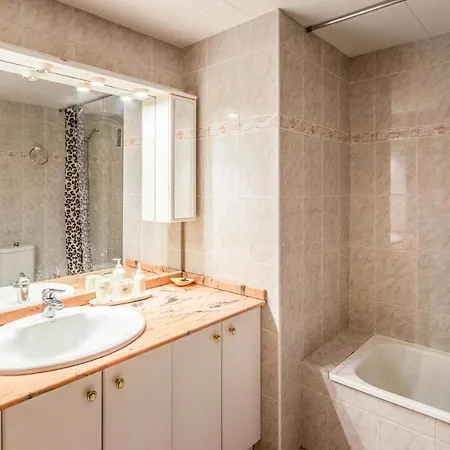 2 Bedroom Gorgeous In 아파트 *